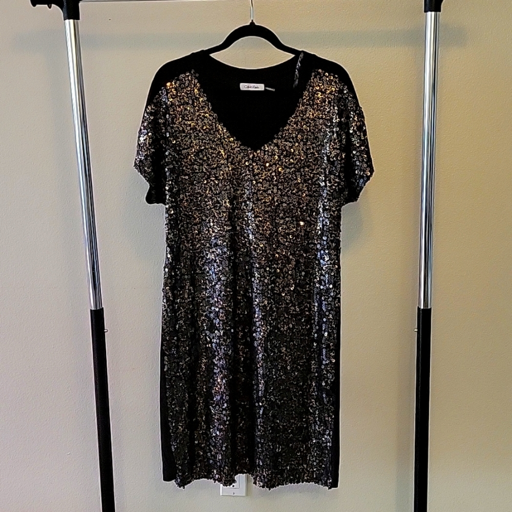 Calvin Klein L sequin/metallic v neck t shirt dress
